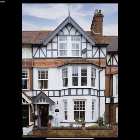 Albury House Bed & Breakfast Cromer Exterior photo