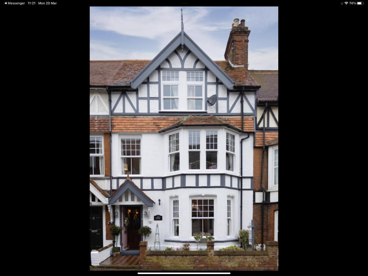 Albury House Bed & Breakfast Cromer Exterior photo